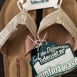 new with tags Tidewater glitter gold flip flops